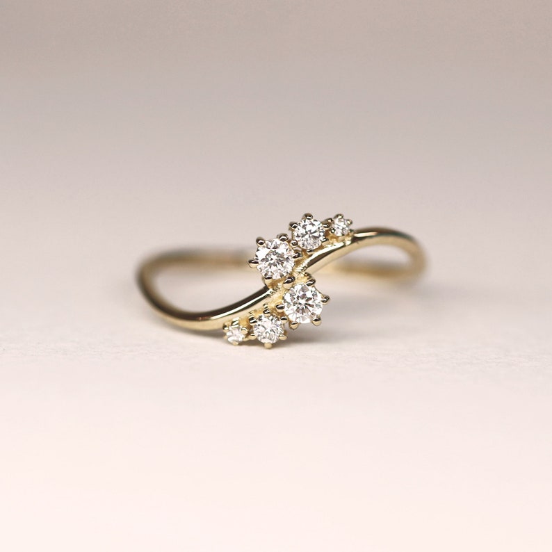 Diamond Ring / Diamond Cluster Ring / Gradual Natural Brilliant Cut Diamonds Cluster Ring / Minimalist Ring / Unique Ring / Wedding Ring